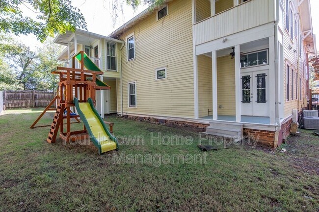 Building Photo - 362 Irwin St NE