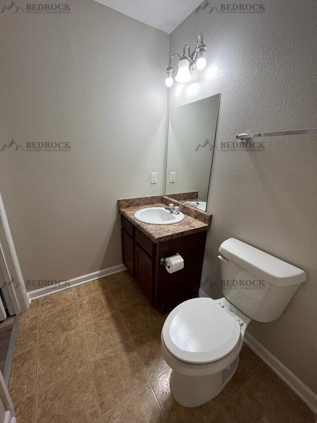 Building Photo - 202 Cloverbrook Dr