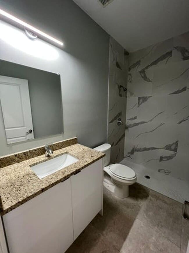 Building Photo - 227 N E St