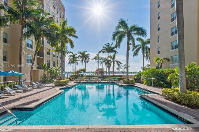 Building Photo - 1801 N Flagler Dr