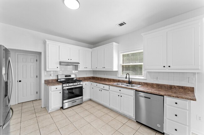 Building Photo - 4267 Azalea Walk