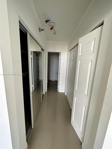 Building Photo - 20515 E Country Club Dr