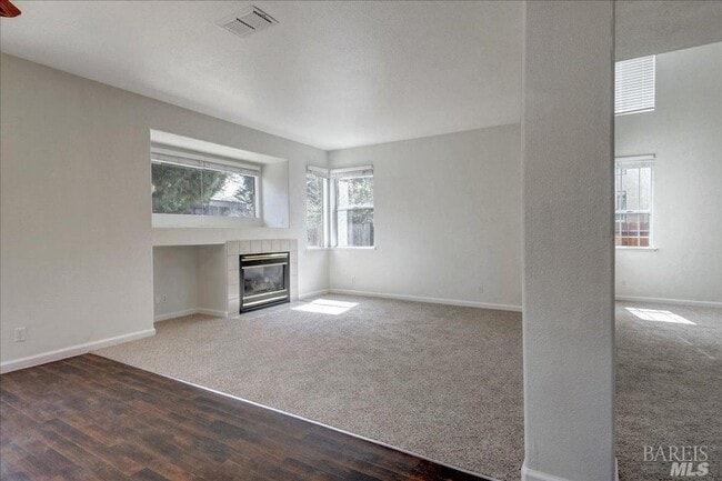 Building Photo - Architectural delight! Shows like a model! 4 bedrooms, 2 full baths.