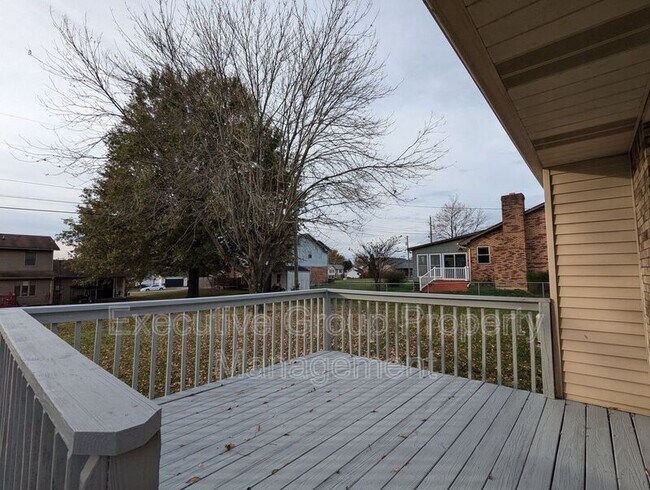 Building Photo - 302 Pigeon Pass Rd