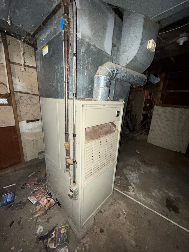 Building Photo - 111 E Livingston Dr