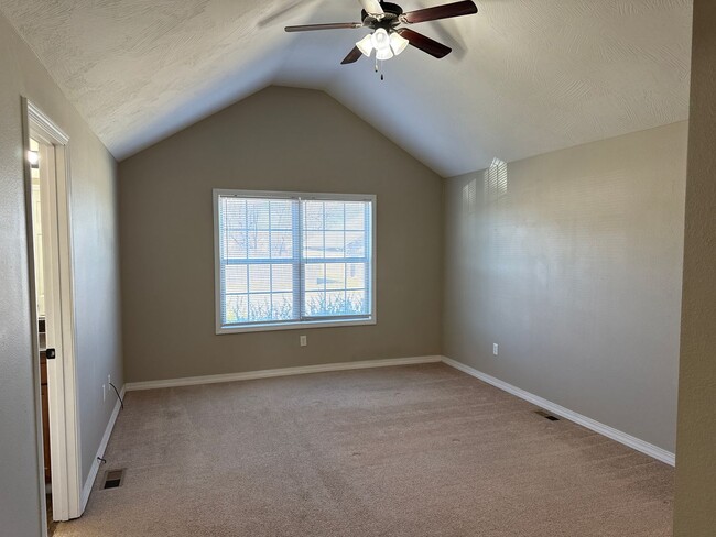 Building Photo - Beautiful Home in Deer Lake Estates