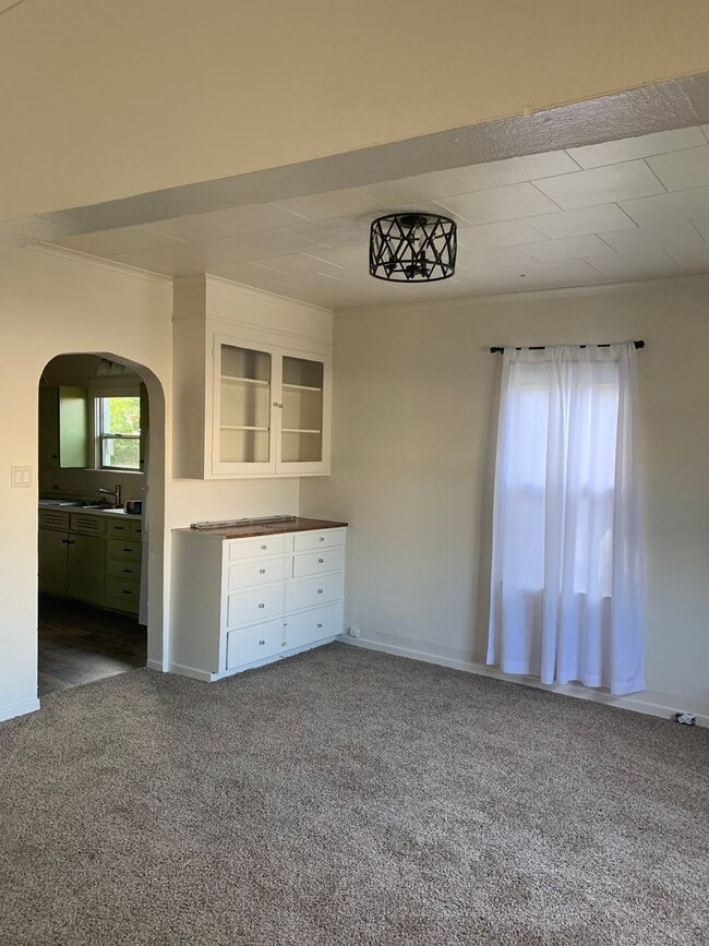 Building Photo - Updated Craftsman!  Downtown Puyallup!