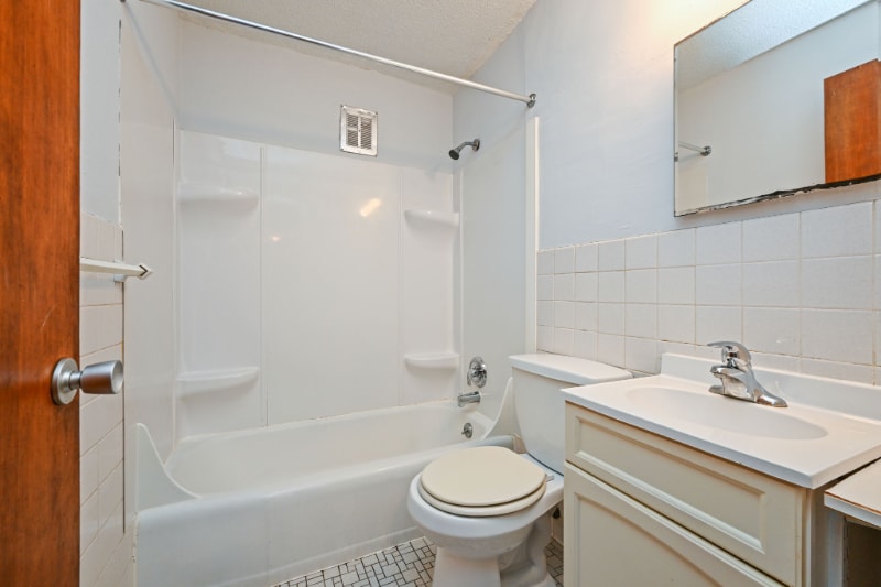 Building Photo - 515 5th St SE