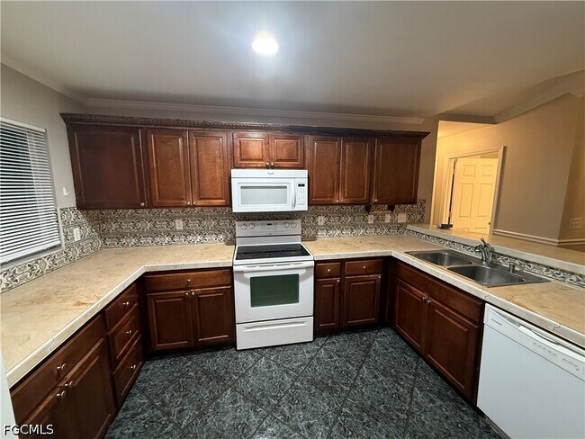 Building Photo - 1713 SW 10th Pl