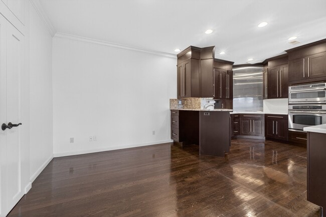 Building Photo - 155 N Hanley Rd