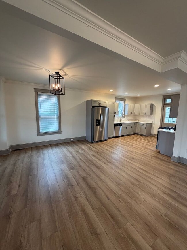 Building Photo - 584 W Main St