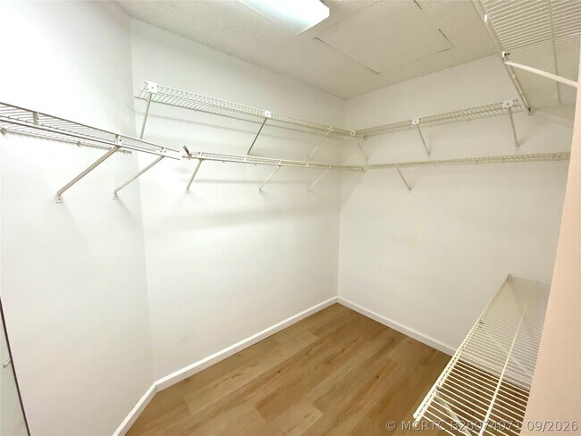 Building Photo - 1000 SW 128th Terrace