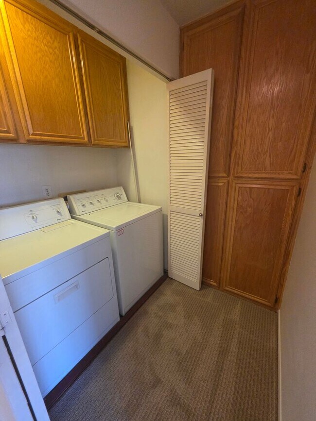 Building Photo - Gated Community~$2,595~ 2 Bed/2.5 Bath End Unit Townhome.