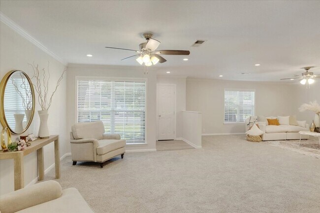 Building Photo - 470 W Marshall Dr