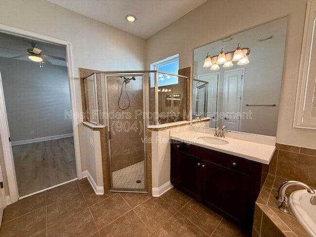 Building Photo - 628 Town Plaza Ave