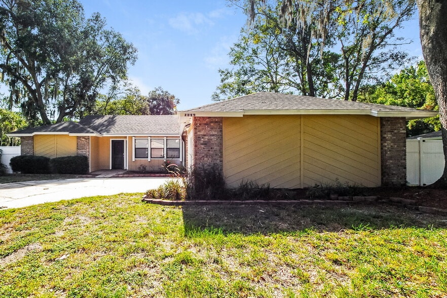Primary Photo - 6173 Island Forest Dr