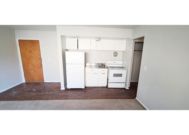 Interior Photo - Ludlow 922-926