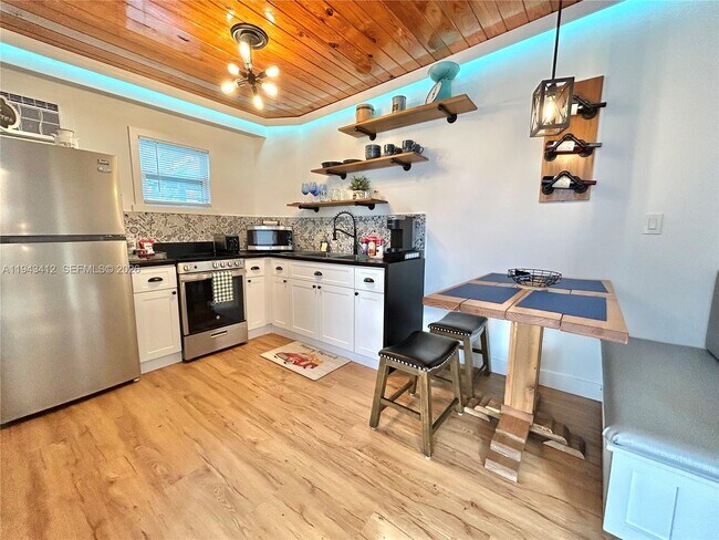 Building Photo - 7999 SW 58th St