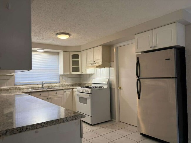 Building Photo - Gulfpfort Home With A Bonus Room