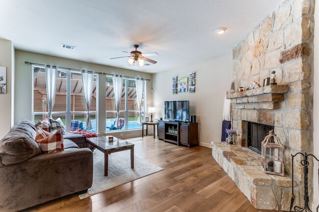 Building Photo - GORGEOUS HOME IN BELTERRA WITH SPARKLING POOL & SERVICE INCLUDED