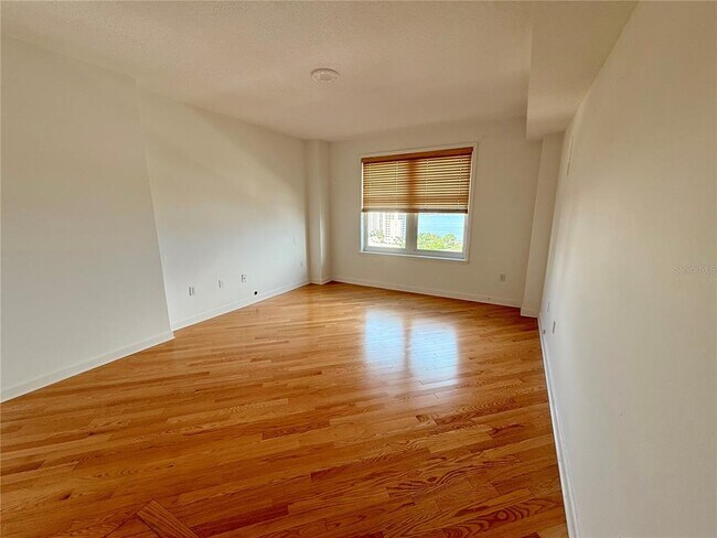 Building Photo - 750 N Tamiami Trl