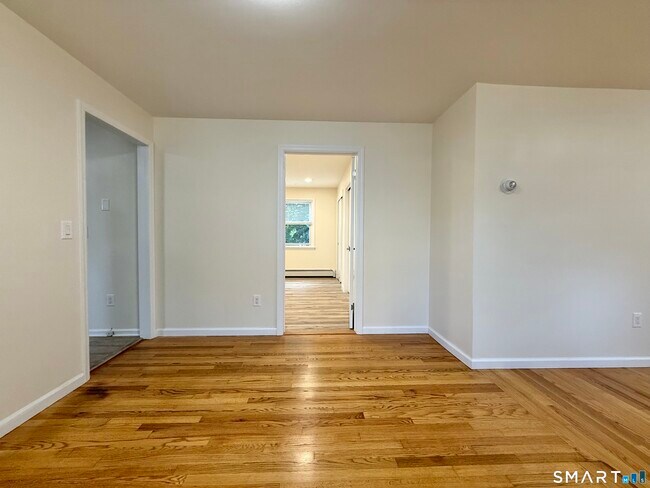 Building Photo - 299 Villa Ave