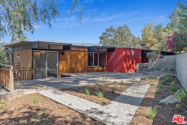 Building Photo - 1404 Oak Grove Dr