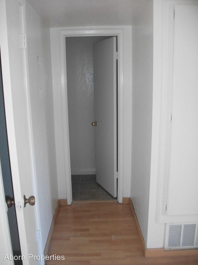 Building Photo - 3 br, 1.5 bath House - 2210 Amberwood Lane