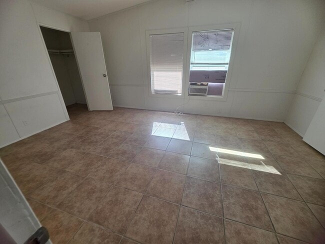 Building Photo - 1502 N 180th Dr