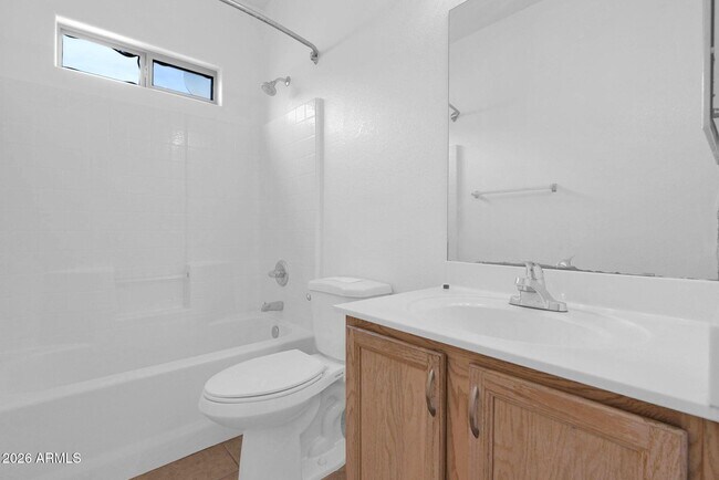 Building Photo - 5820 S 26th Pl