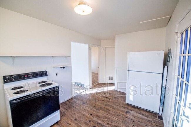 Building Photo - 891 Egbert St