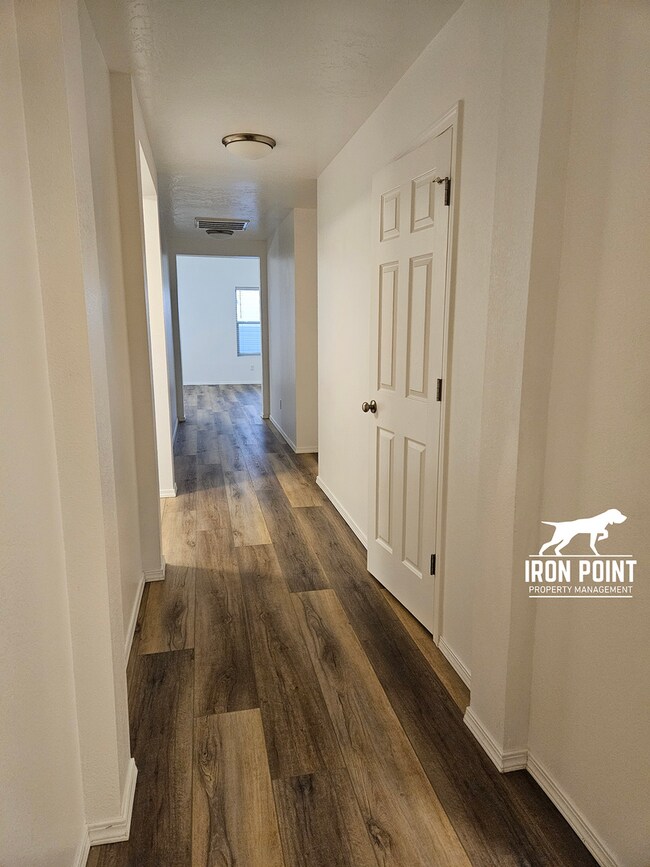 Building Photo - Move-in Ready Home w/new paint & flooring throughout, 2 car garage.