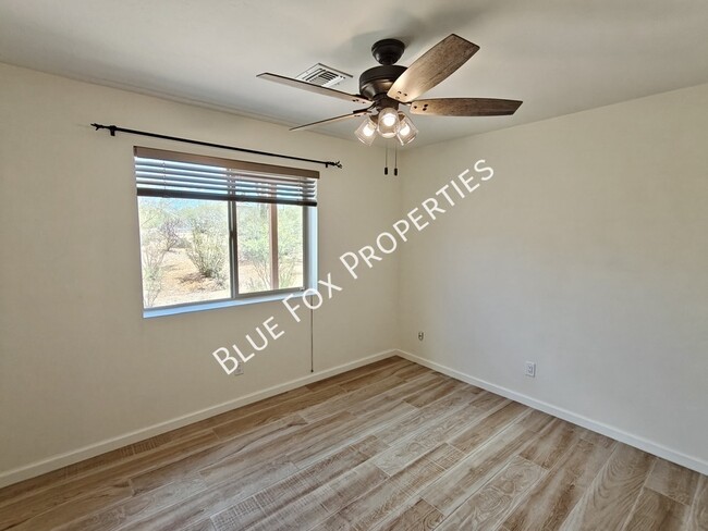 Building Photo - 5440 W Placita De La Promesa