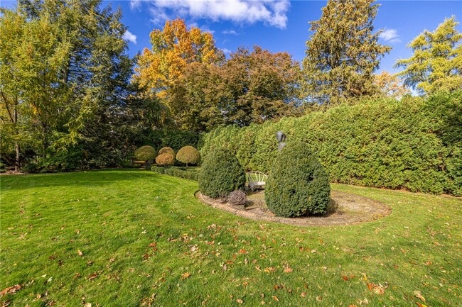 Building Photo - 1397 East Ave