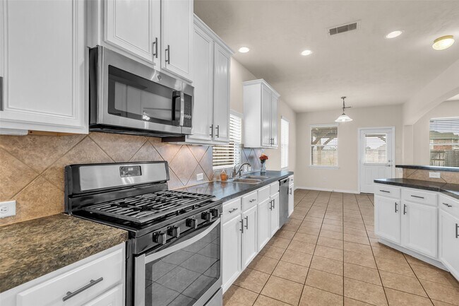 Building Photo - 30715 Legends Ridge Dr