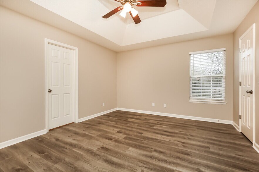 Building Photo - 2116 Candlebrook Ct