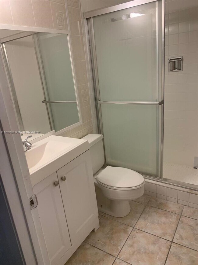 Building Photo - 8735 Ramblewood Dr