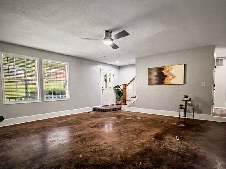 Building Photo - 3109 Glen Flora Way