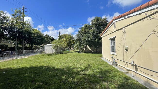 Building Photo - 2174 NE 173rd St