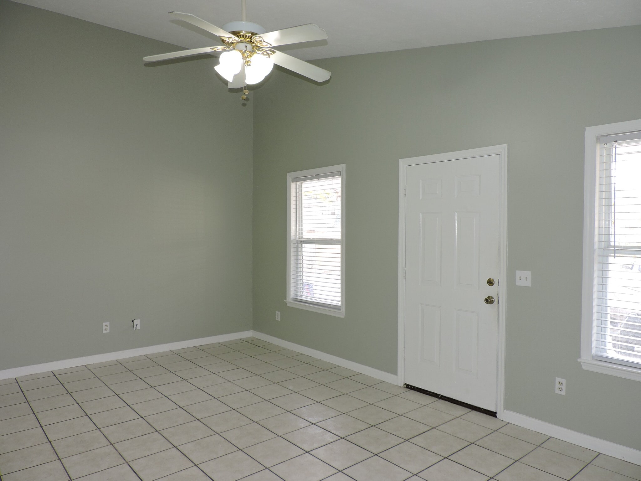 Building Photo - 5931 Pinetree Ave