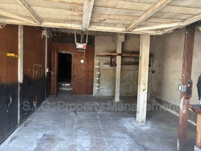 Building Photo - 1605 N Verdugo Rd