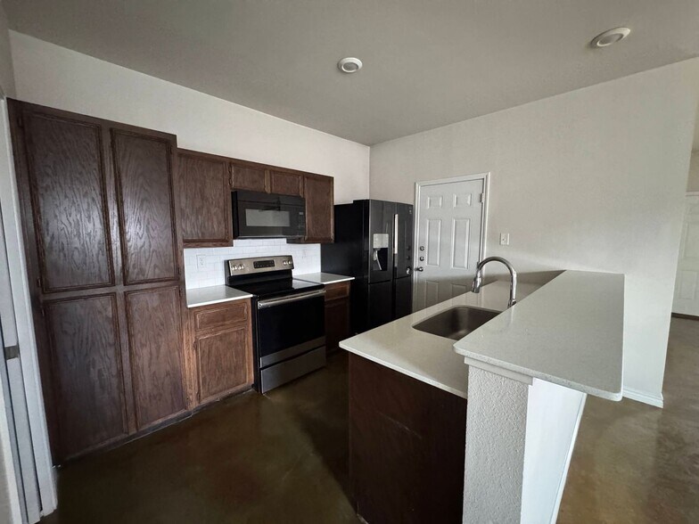 Building Photo - 108 Lowes Blvd