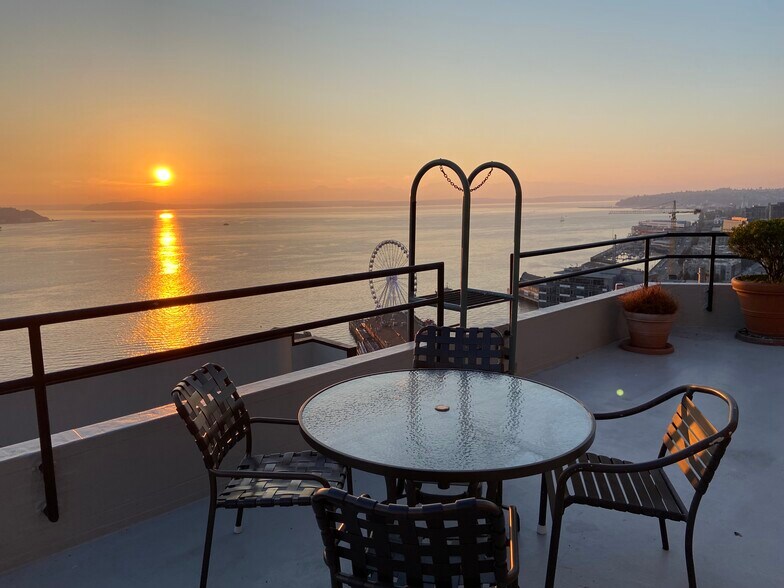 Building Photo - 1107 1st Ave