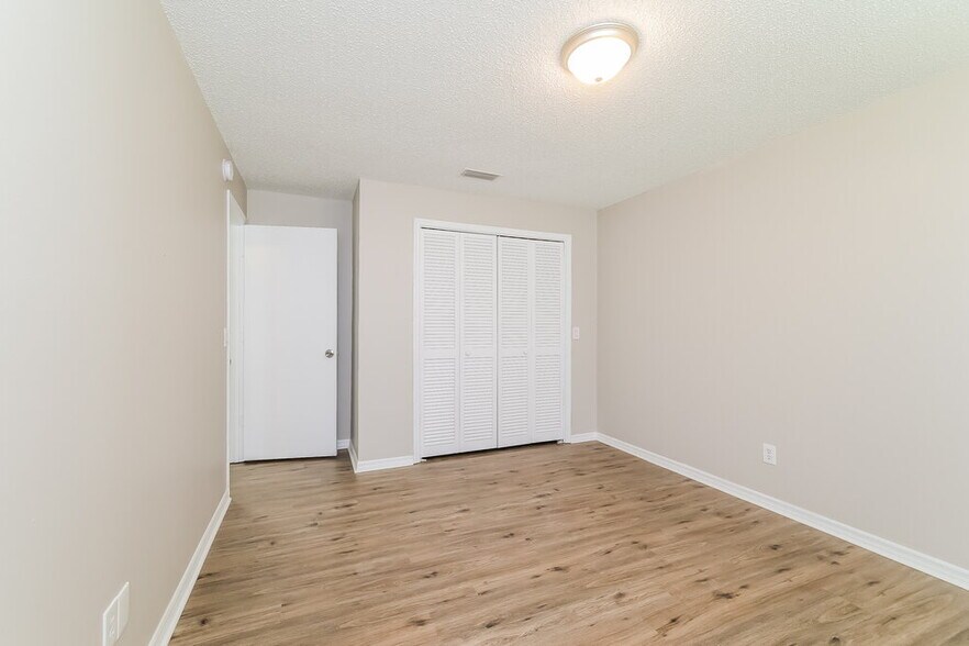 Building Photo - 206 College Grove Cir NE