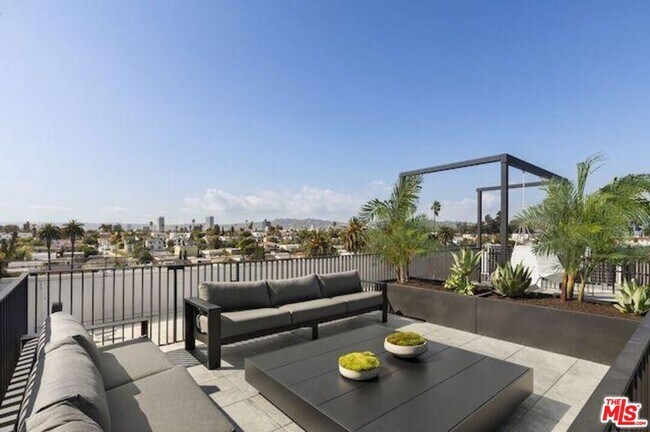 Building Photo - 4506 Dockweiler St