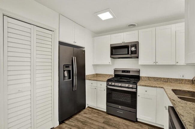 Building Photo - 109 12th Ave N