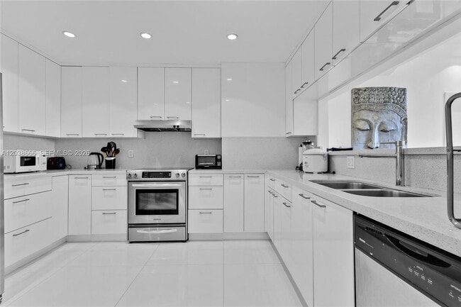 Building Photo - 251 Crandon Blvd