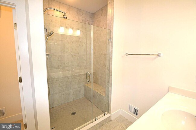 Building Photo - 44878 Tiverton Sq