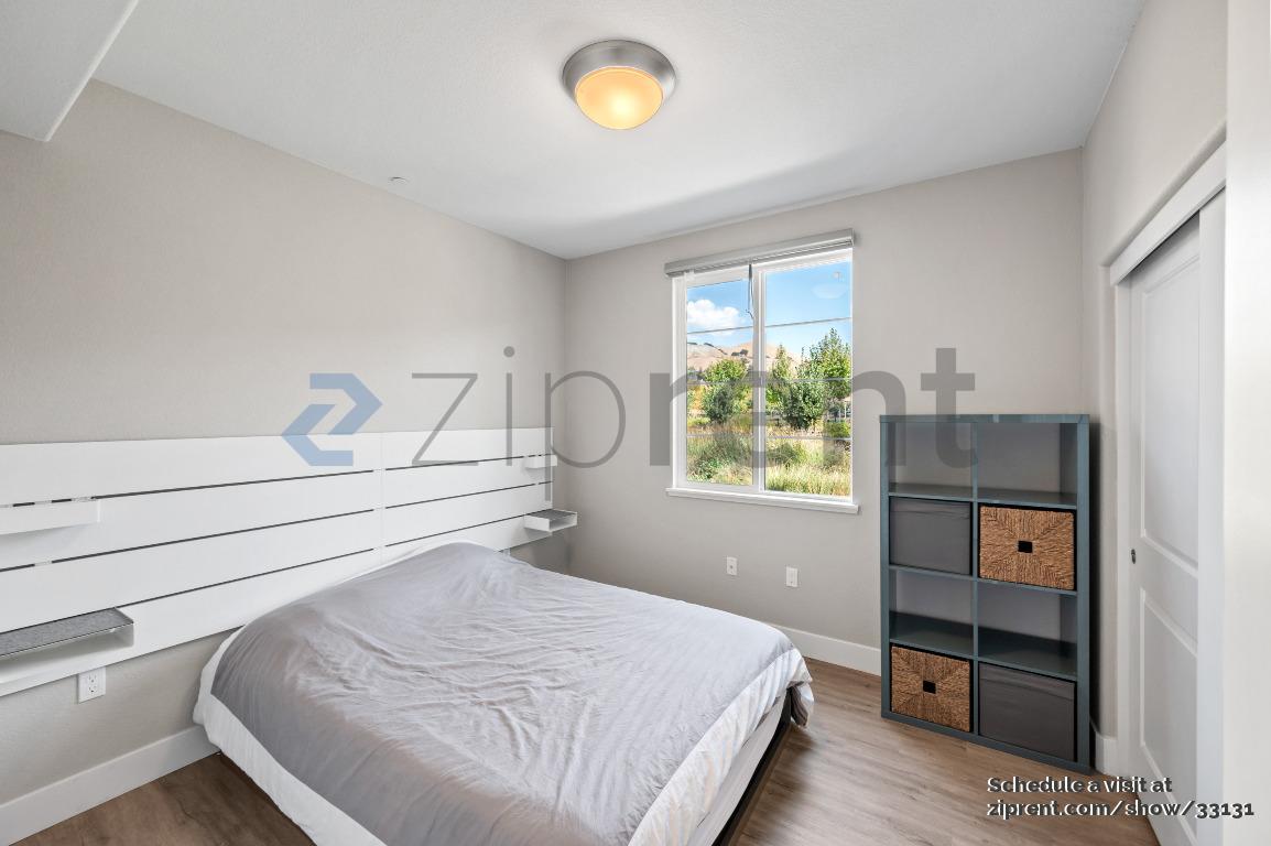 Building Photo - 369 Arc Ct