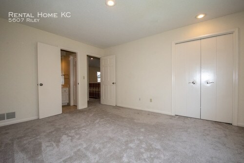 Building Photo - 5607 Riley St